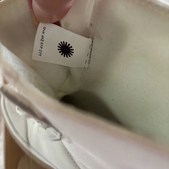 UGG Women's The Ugg Lug Lace-Up Platform Boots White/Cream Size 5 - Picture 12 of 16